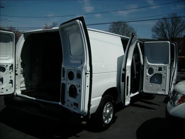 Ford Econoline 2011 photo 33