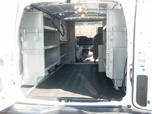 Ford Econoline 2011 photo 34