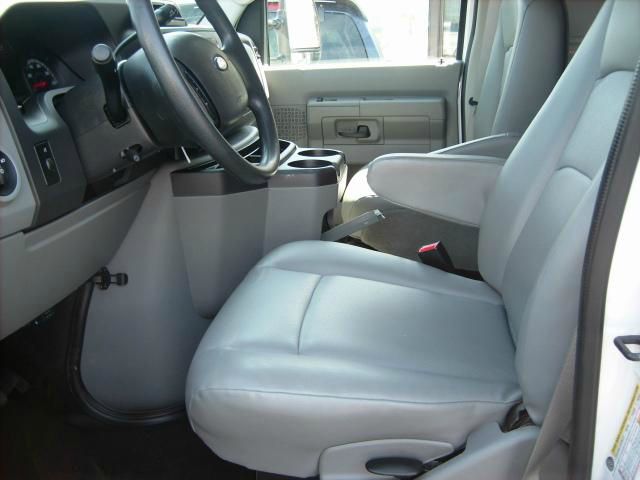 Ford Econoline 2011 photo 7