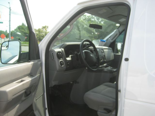 Ford Econoline 2011 photo 1