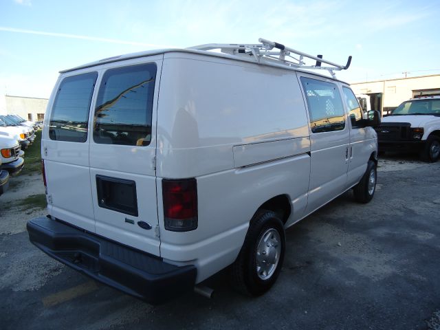 Ford Econoline 2011 photo 1