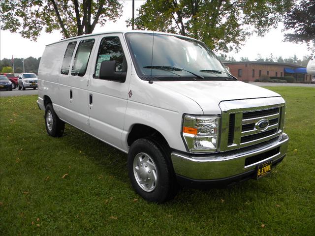 Ford Econoline 2011 photo 2