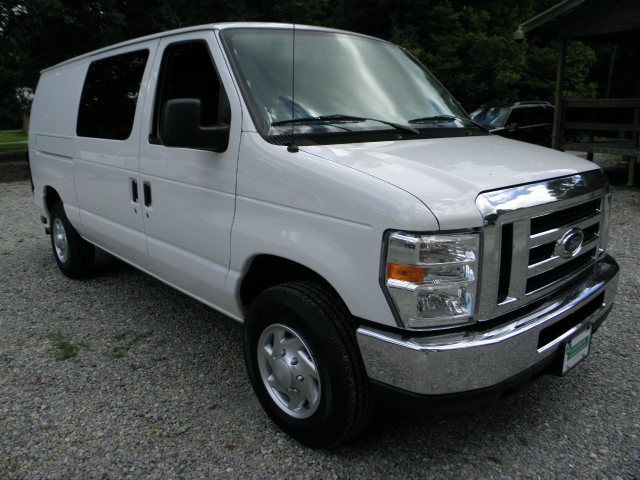 Ford Econoline 2011 photo 24