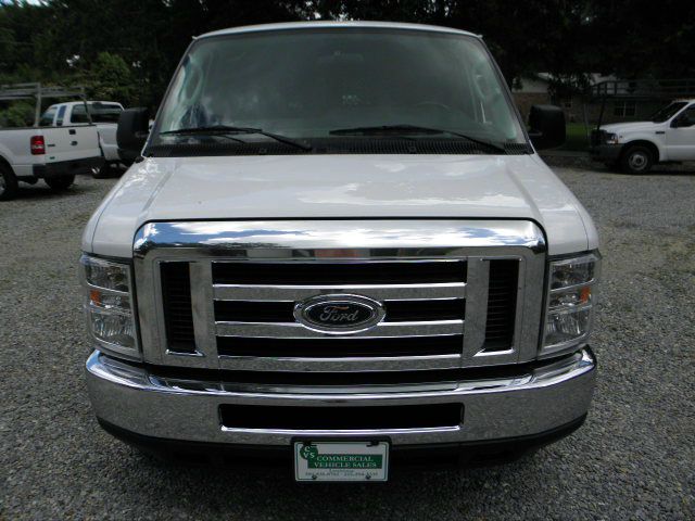 Ford Econoline 2011 photo 25