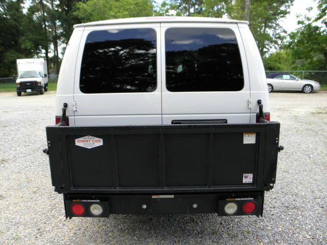 Ford Econoline 2011 photo 28