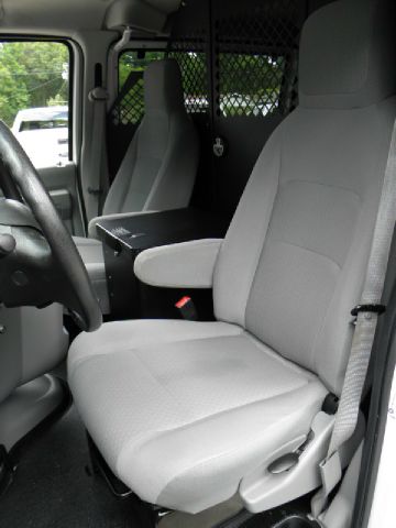 Ford Econoline 2011 photo 35