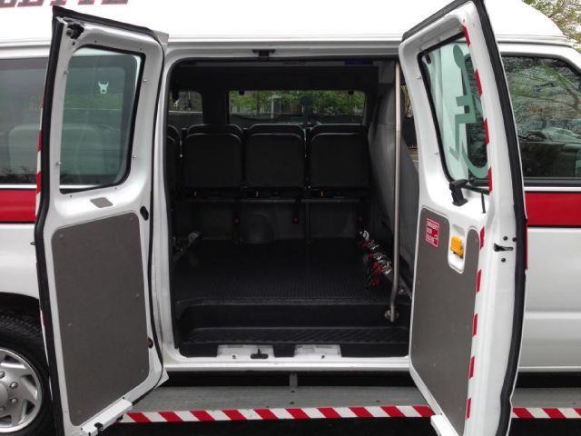 Ford Econoline 2011 photo 1