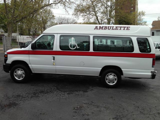 Ford Econoline 2011 photo 24