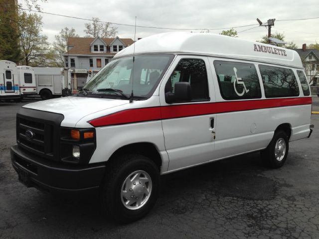 Ford Econoline 2011 photo 27