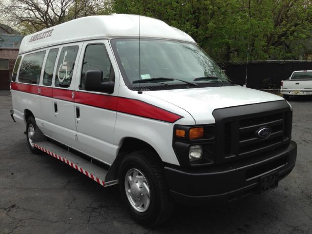 Ford Econoline 2011 photo 28