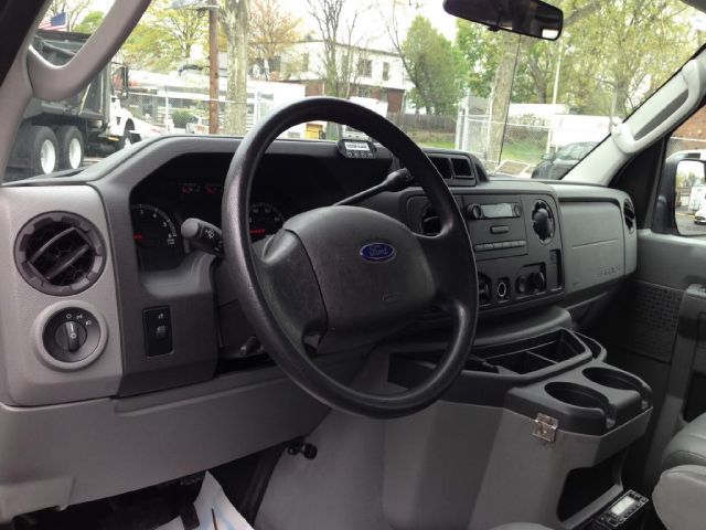 Ford Econoline 2011 photo 5