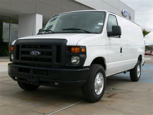 Ford Econoline 2011 photo 1