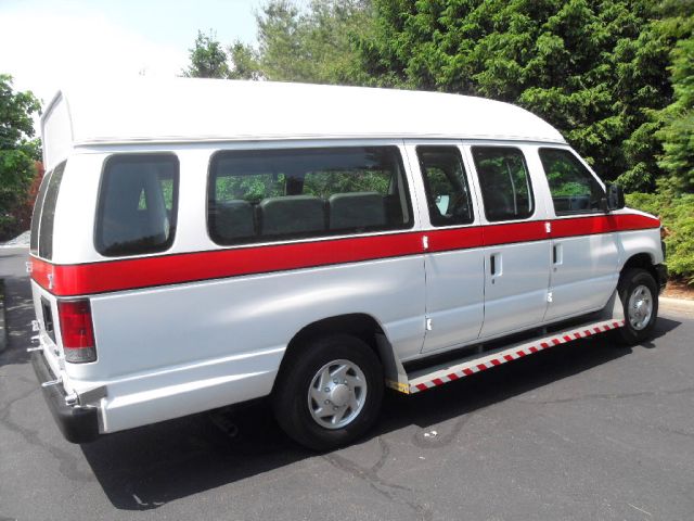 Ford Econoline 2011 photo 12