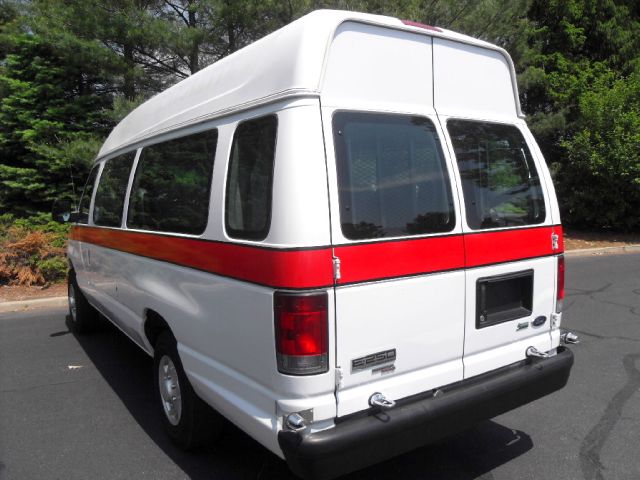 Ford Econoline 2011 photo 16