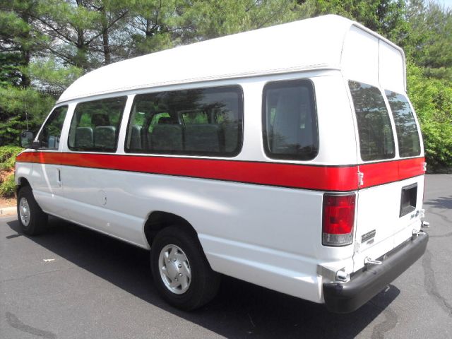 Ford Econoline 2011 photo 34