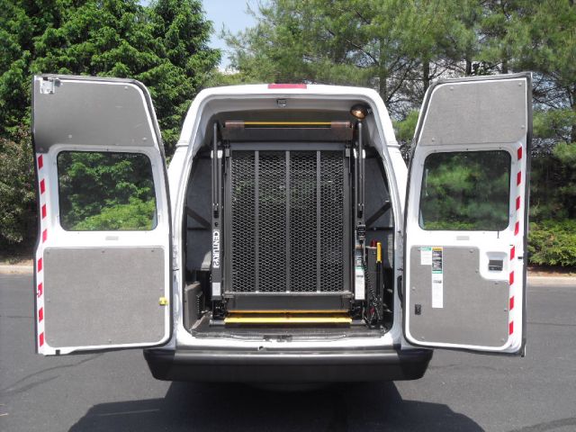 Ford Econoline 2011 photo 40