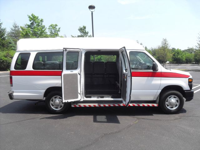 Ford Econoline 2011 photo 57