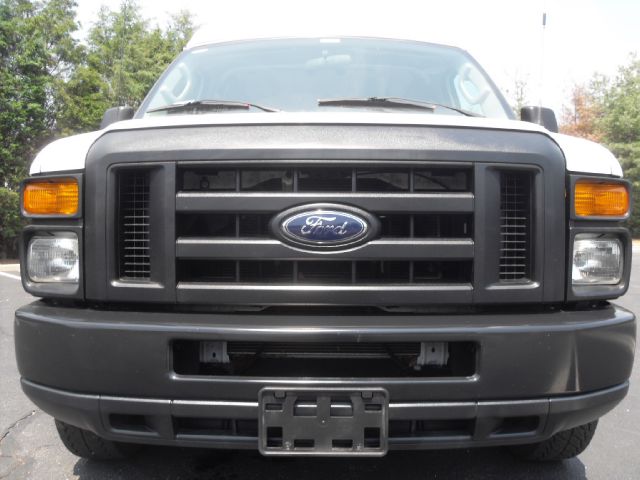 Ford Econoline 2011 photo 62