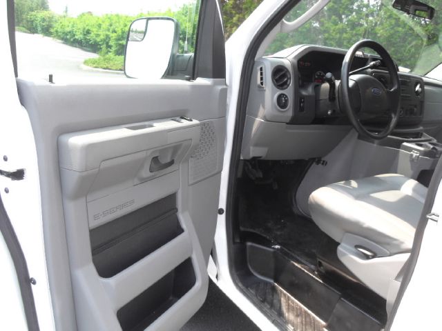 Ford Econoline 2011 photo 7