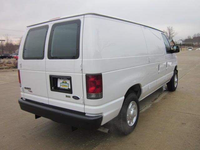 Ford Econoline 2011 photo 2