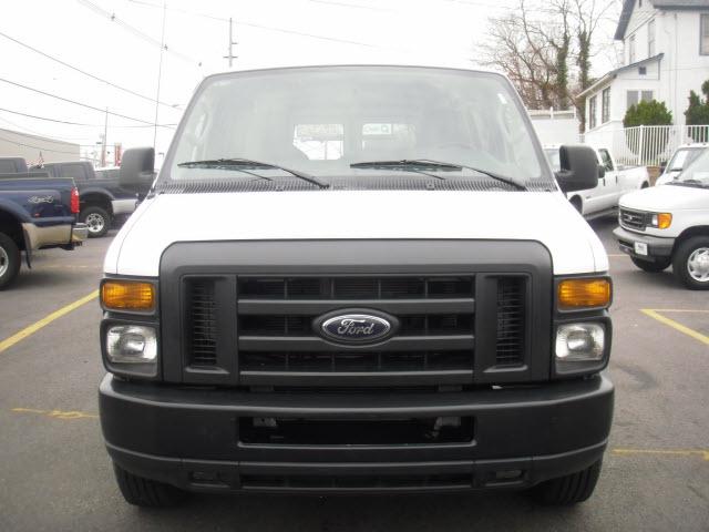 Ford Econoline 2011 photo 1