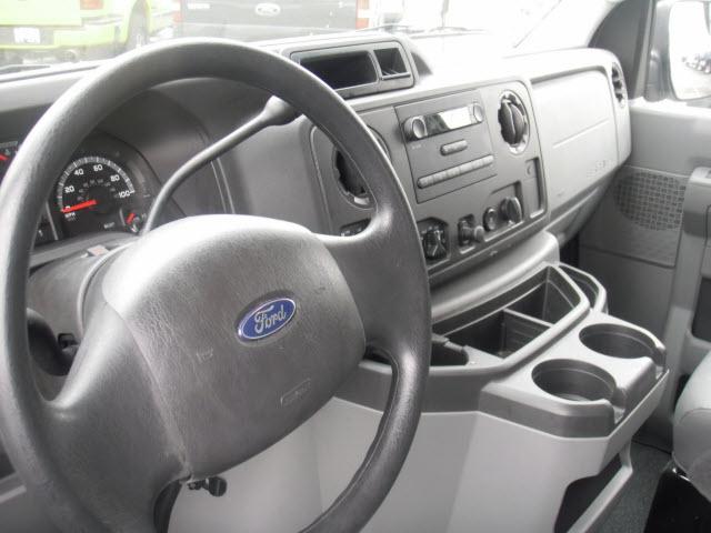 Ford Econoline 2011 photo 3