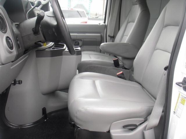 Ford Econoline 2011 photo 4