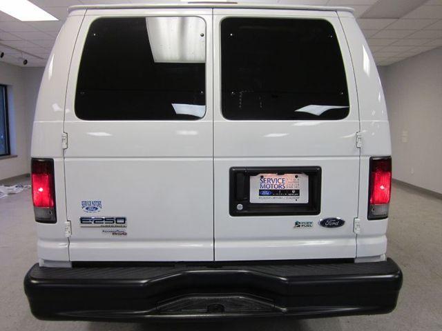 Ford Econoline 2011 photo 1