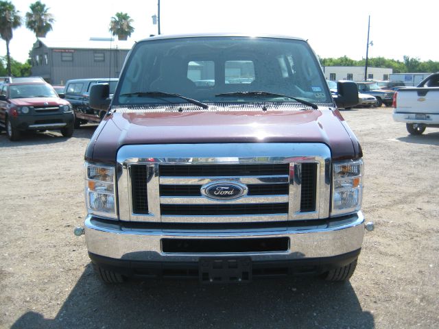 Ford Econoline 2011 photo 2