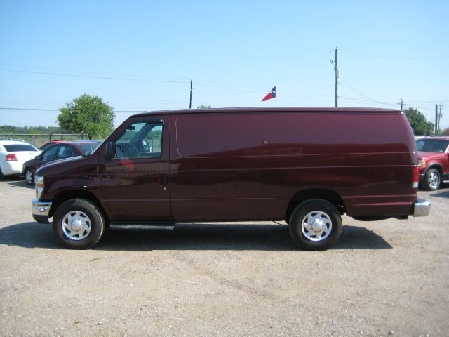 Ford Econoline 2011 photo 3