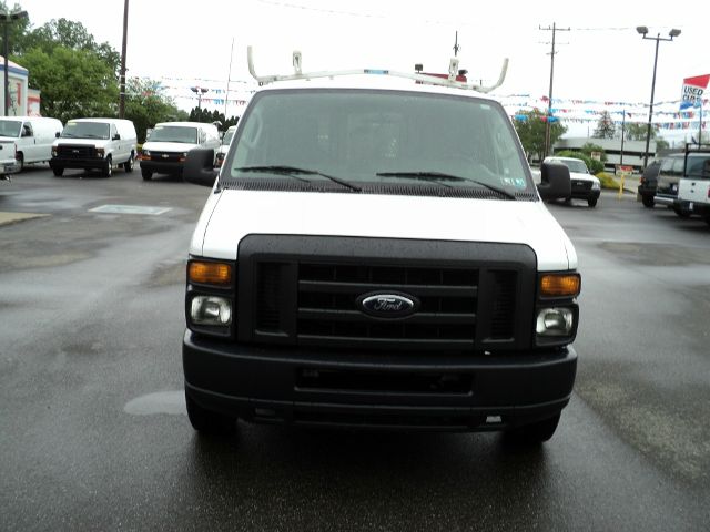 Ford Econoline 2011 photo 1