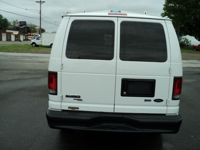 Ford Econoline 2011 photo 3