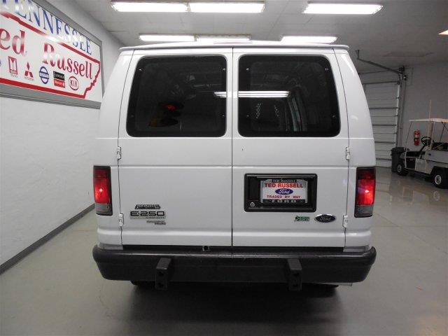 Ford Econoline 2012 photo 11