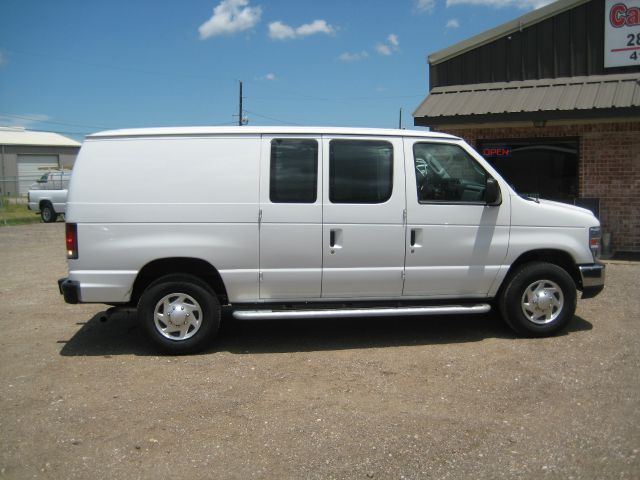 Ford Econoline 2012 photo 1