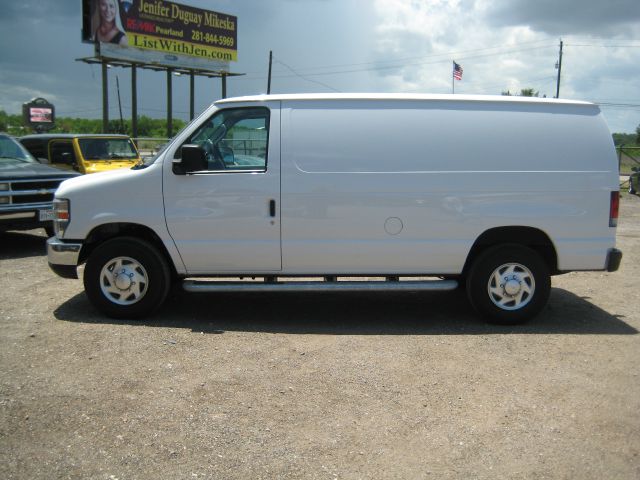 Ford Econoline 2012 photo 2