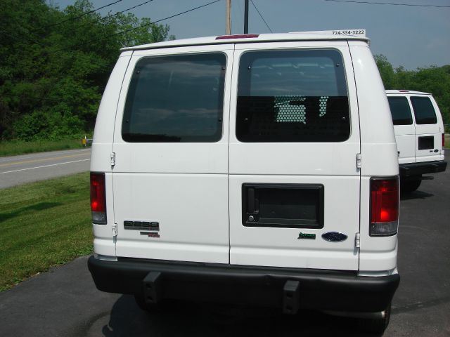 Ford Econoline 2012 photo 1