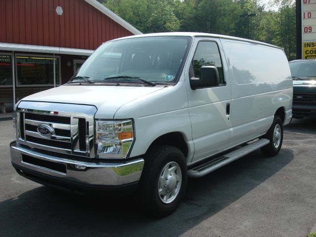 Ford Econoline 2012 photo 2