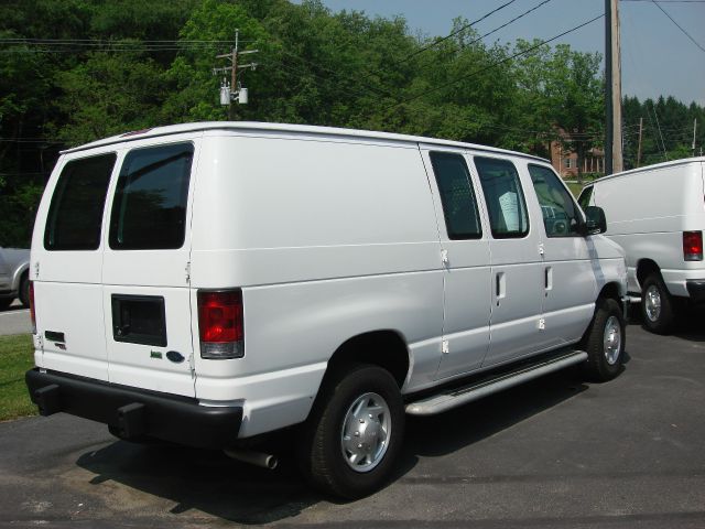 Ford Econoline 2012 photo 3