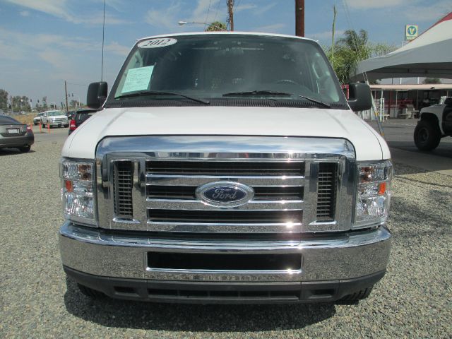 Ford Econoline 2012 photo 1