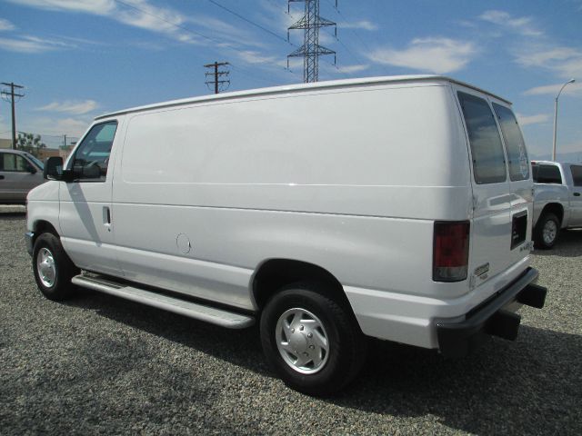 Ford Econoline 2012 photo 3