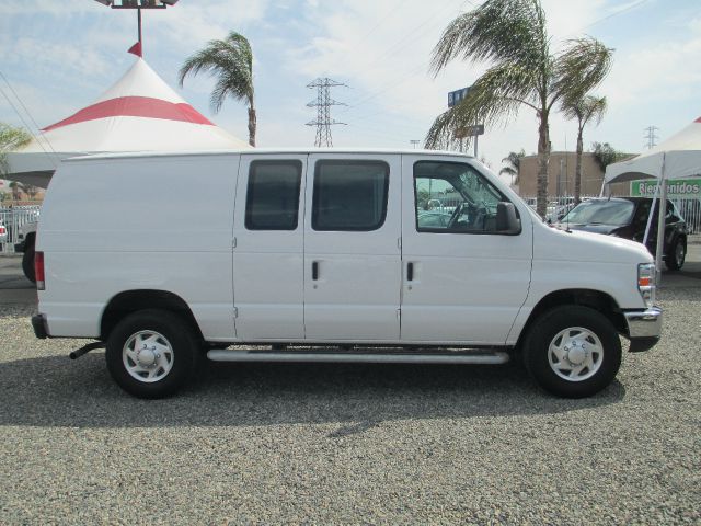 Ford Econoline 2012 photo 4