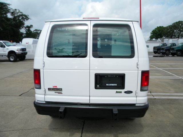 Ford Econoline 2012 photo 1