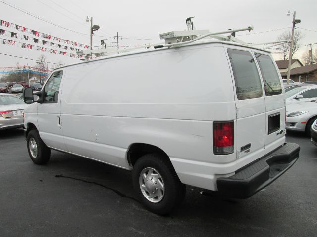 Ford Econoline 2012 photo 1