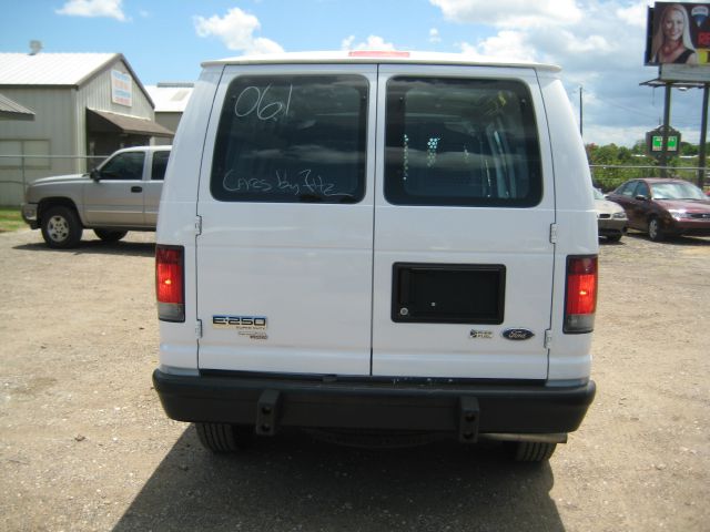 Ford Econoline 2012 photo 1