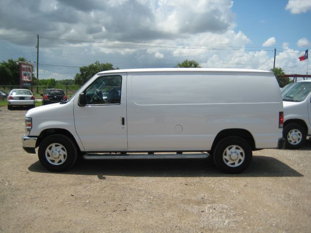 Ford Econoline 2012 photo 3