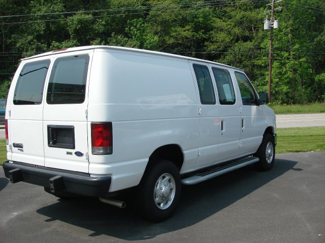 Ford Econoline 2012 photo 1