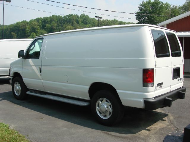 Ford Econoline 2012 photo 2