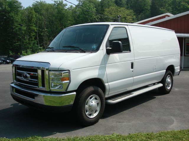 Ford Econoline 2012 photo 3