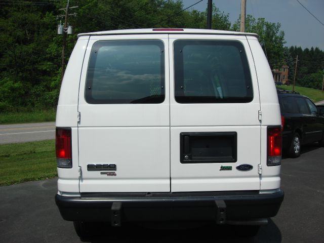 Ford Econoline 2012 photo 4