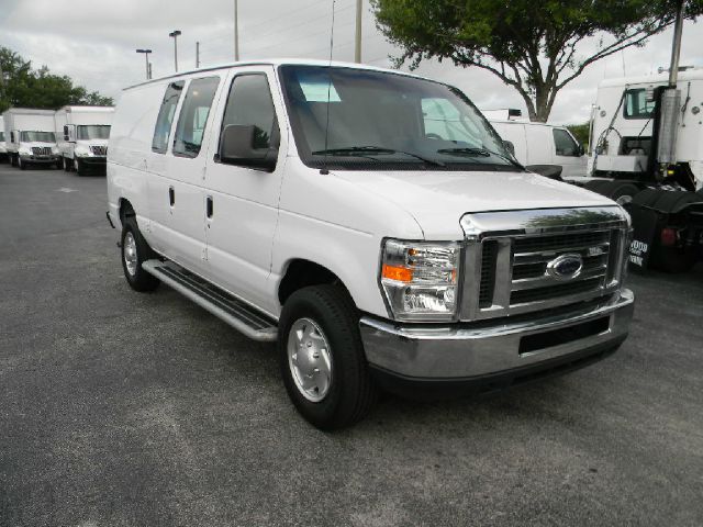 Ford Econoline 2012 photo 1